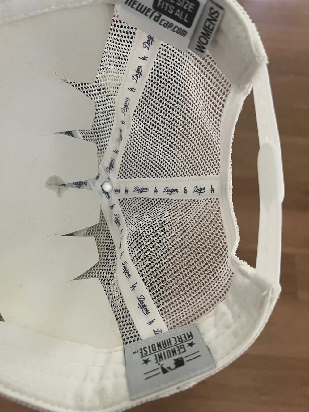 #2372**New Era White and Blue LA Quilted Trucker Cap - Picture 5 of 17